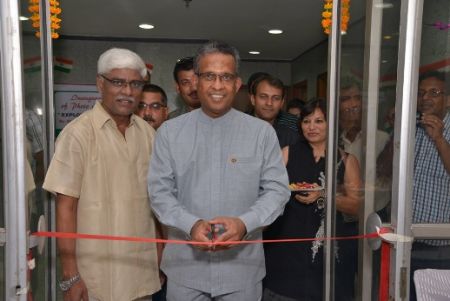High_Commissioner_Prasad_Kariyawasam_inaugurating_the_Photographic_Exhibition1