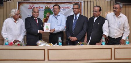 Lanka_Darshanam_a_Malayali_Travalogue_launched_in_New_Delhi1